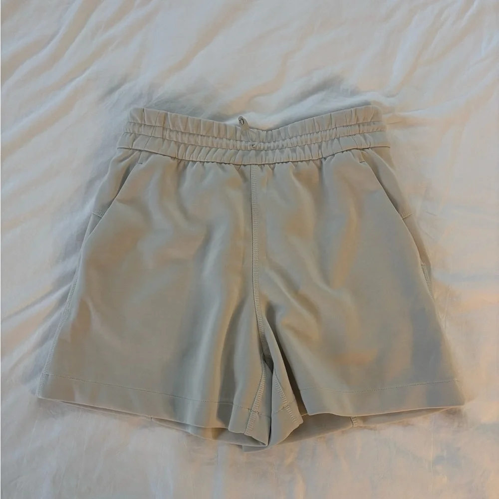 NWOT Lululemon Softstreme High-Rise Short 4
